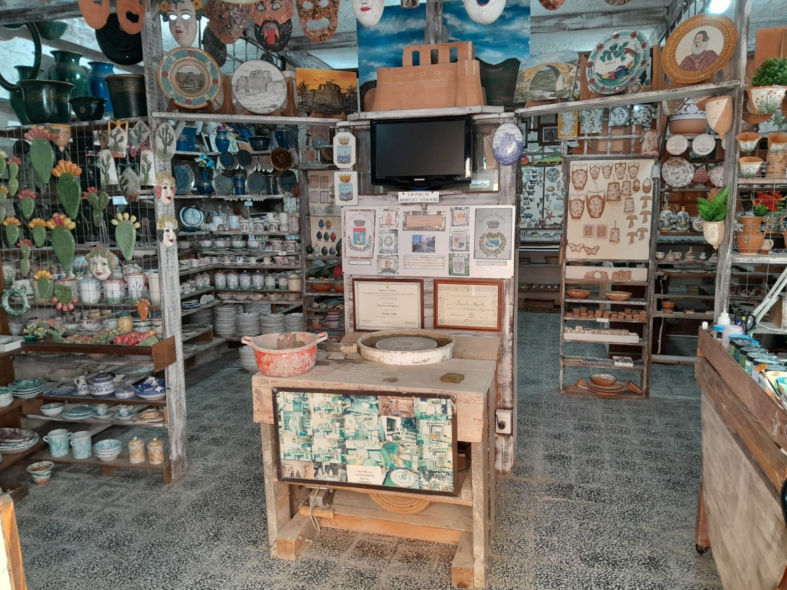 Bottega La Terracotta a Squillace